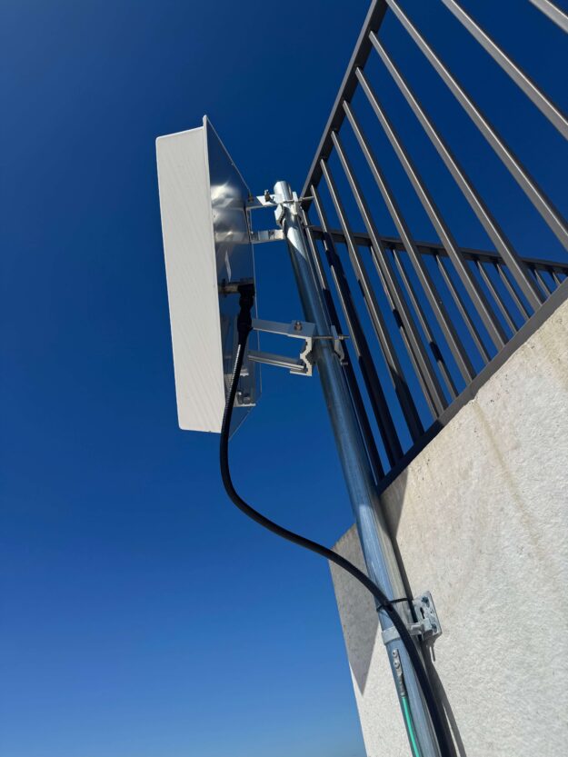 Donor antenna mounted on the exterior of a commercial building for ERCES installation in Texas